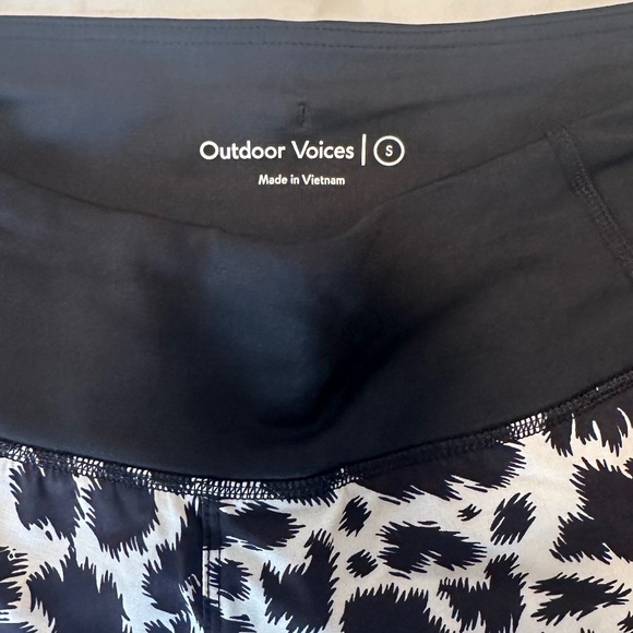 Outdoor Voices Dalmatian Print Hudson Short 2.5" - Picture 4 of 4